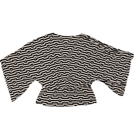 Marc Bouwer Women's Cold Shoulder Top Batwing Sleeves Navy & Tan Stripes EUC - Picture 3 of 7